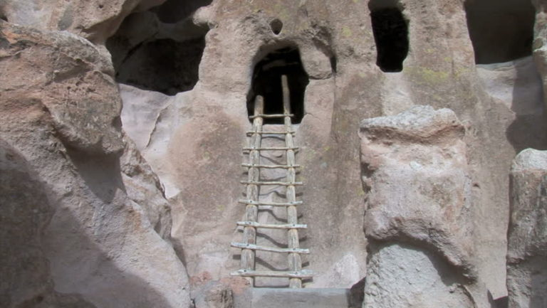 Staroveký rebrík, ruiny kultúry Anasazi blízko Los Alamos, Nové Mexiko